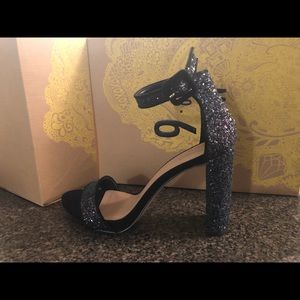 Mix 6 size 6 black sequin shoe